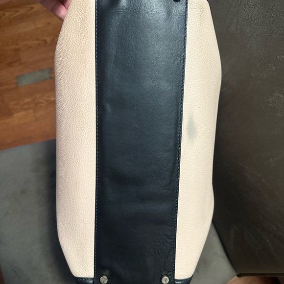 kate spade pink leather shoulder bag with storybook inside. - Picture 9 of 14